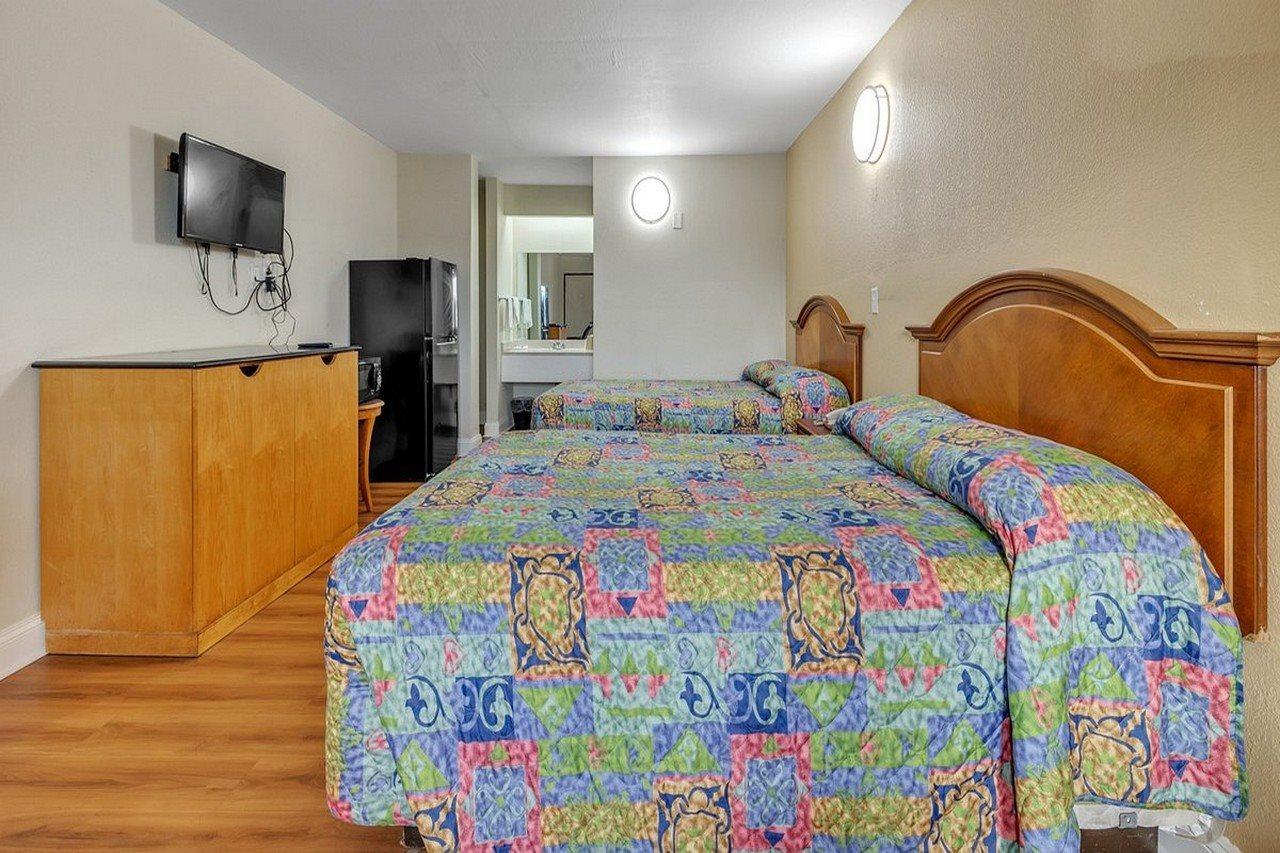 Studios And Suites 4 Less Emporia Exteriér fotografie